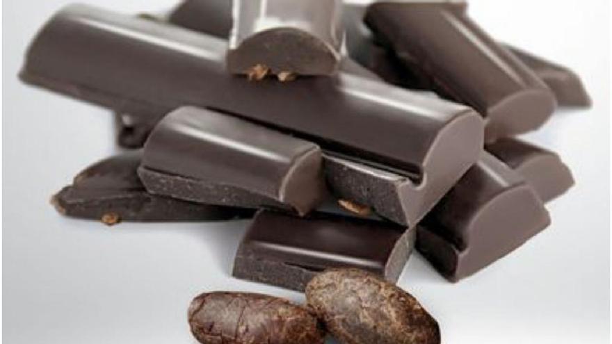 Alerta alimentaria: si tienes este chocolate negro en casa, tíralo
