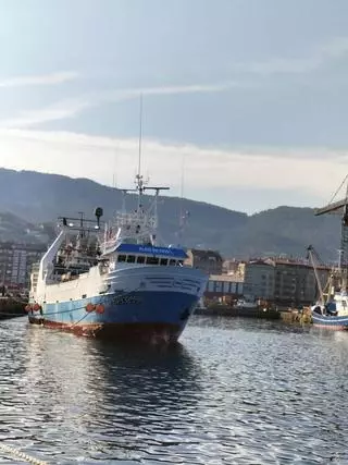 El puerto de Vigo pierde otro pesquero de Gran Sol: el «Playa de Tuya» ya es de Angola y agudiza la crisis de O Berbés