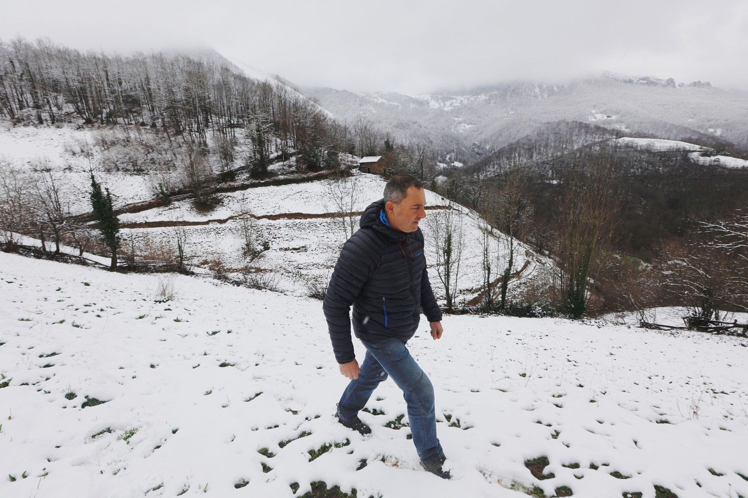 EN IMÁGENES: Asturias se enfrenta a un temporal de frío y nieve en abril