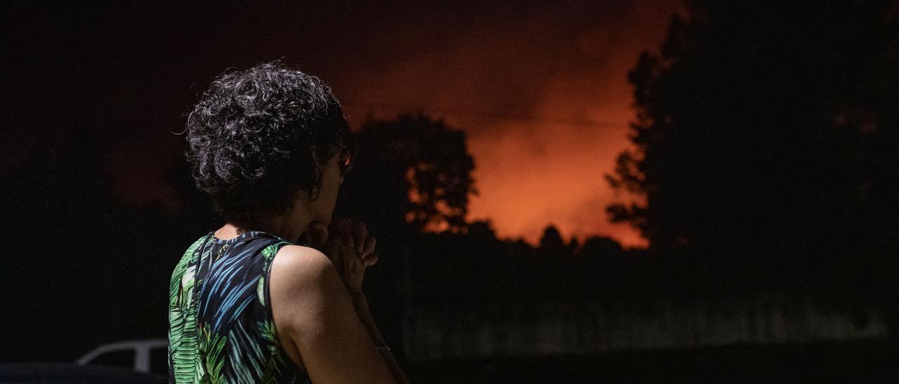 INCENDIO SIERRA DE LA CULEBRA NOCHE