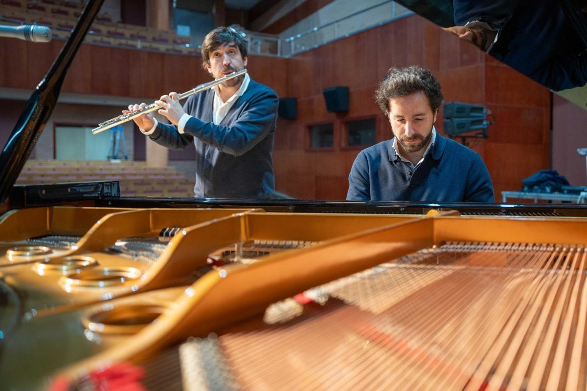 El flautista Sergio de Lope y el pianista Chico Pérez durante una interpretación en la presentación del proyecto musical ‘Ibérica’.