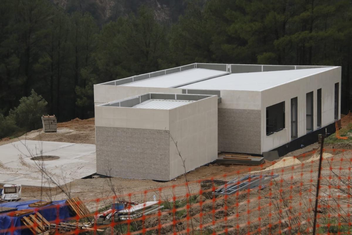 Una de las dos viviendas de la "ecoaldea"