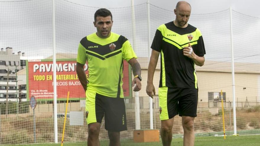 Peris, con el recuperador, durante un entrenamiento