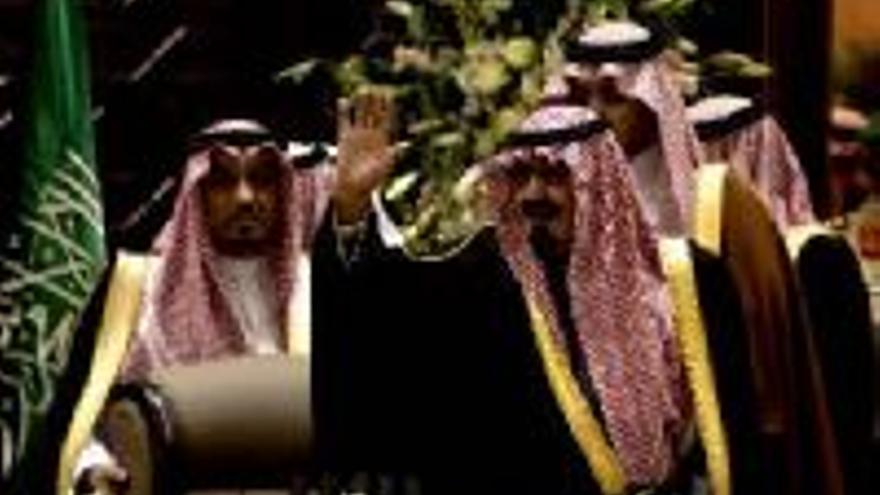 Arabia Saudí anuncia &quot;moderación&quot; petrolera