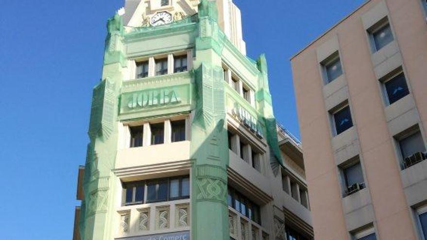 Més xarxes verdes protectores a l&#039;edifici de can Jorba