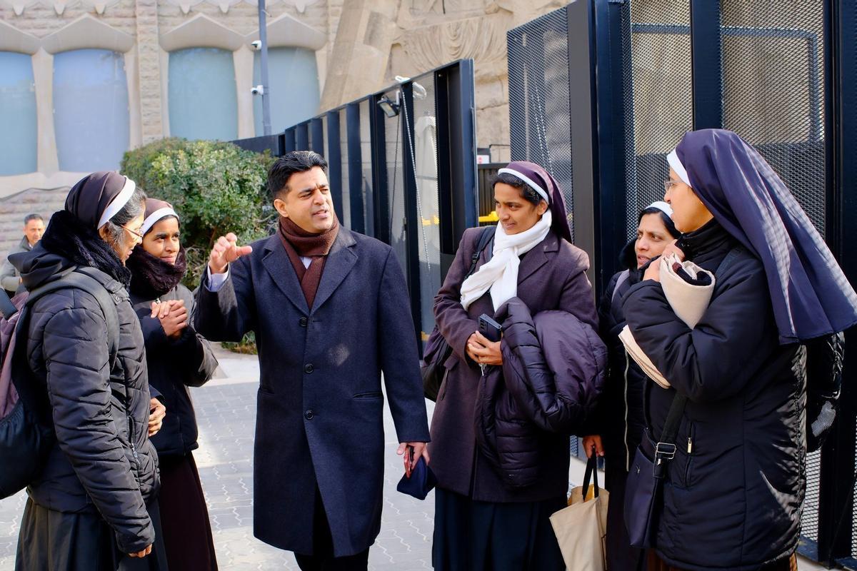 La Caravana de la Bondat de sor Lucía surt cap a Ucraïna en el quart aniversari de la guerra