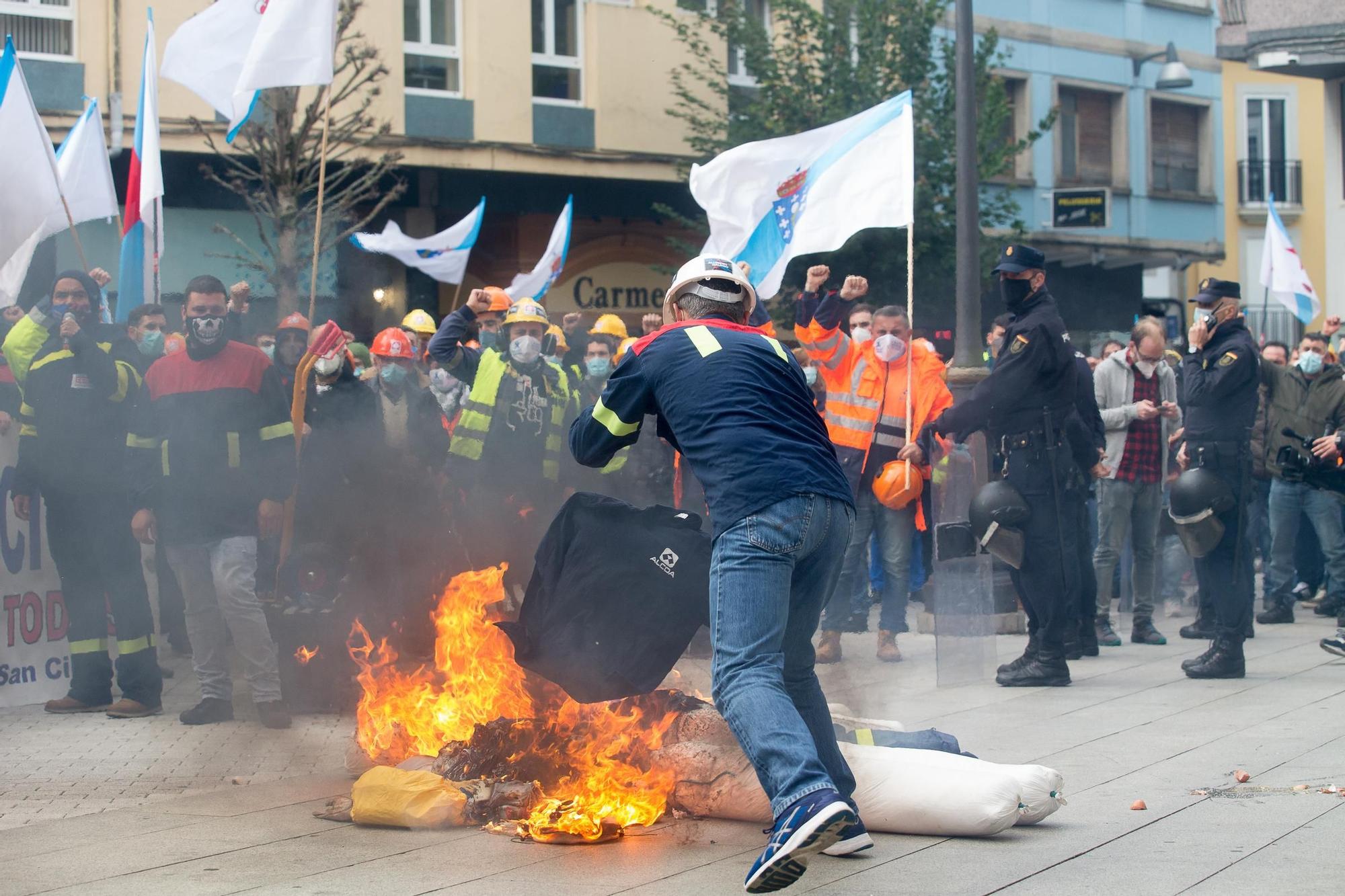 Multitudinaria protesta de los trabajadores de Alcoa en Lugo