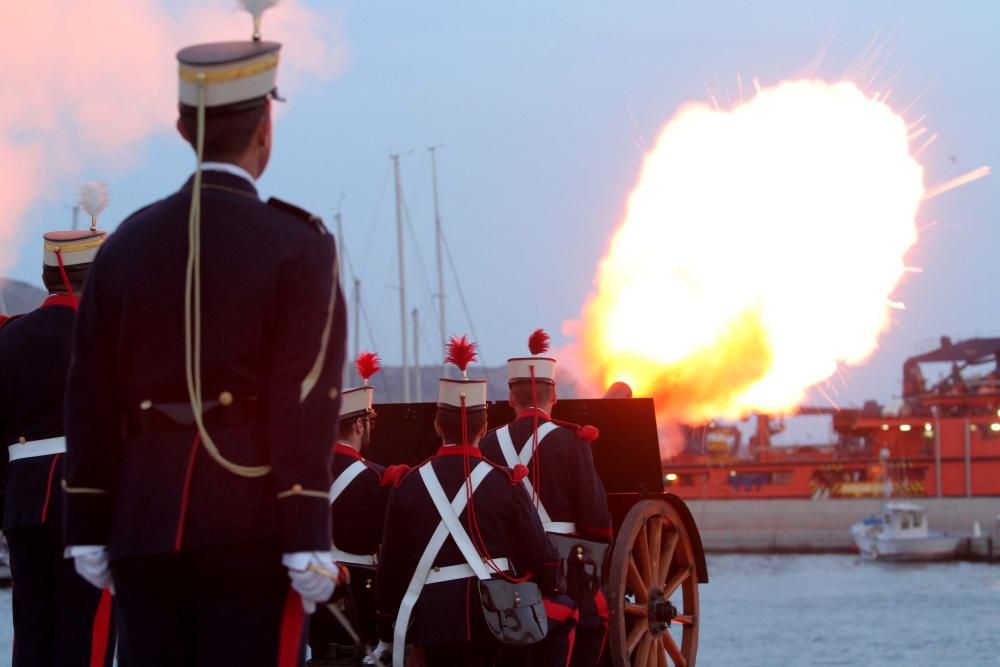 Acto solemne de arriado de bandera por el Día de las Fuerzas Armadas