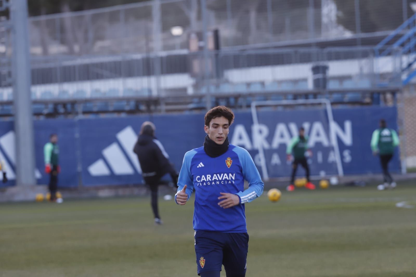 En imágenes | Primer día de Edgar Badía con el Real Zaragoza bajo el frío invernal