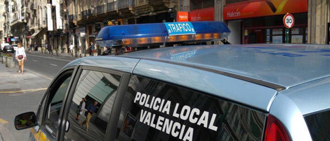 La Policía Local impone diez mil denuncias de tráfico menos en 2015