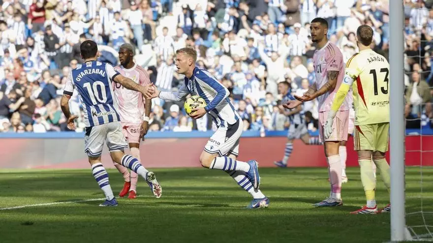 Real Sociedad recorta distancias: Óskarsson marca tras centro de Sergio Gómez