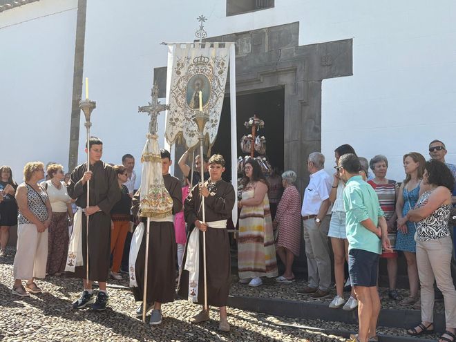 La pólvora acompañó a la primera procesión del Carmen en Cangas del Narcea