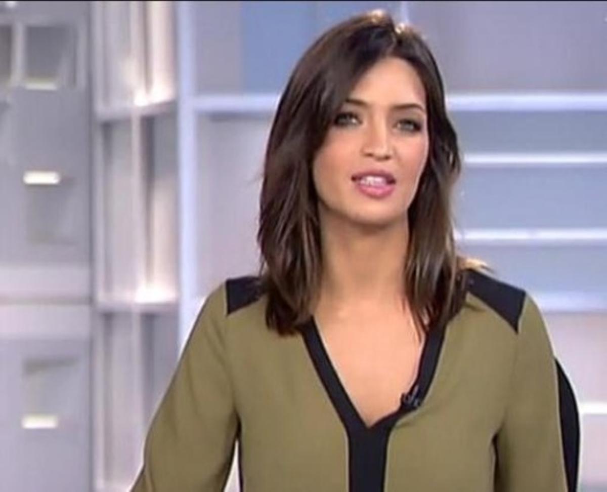 El nou ’look midi’ de Sara Carbonero, nova tendència a les perruqueries. El nou ’look midi’ de Sara Carbonero, nova tendència a les perruqueries.