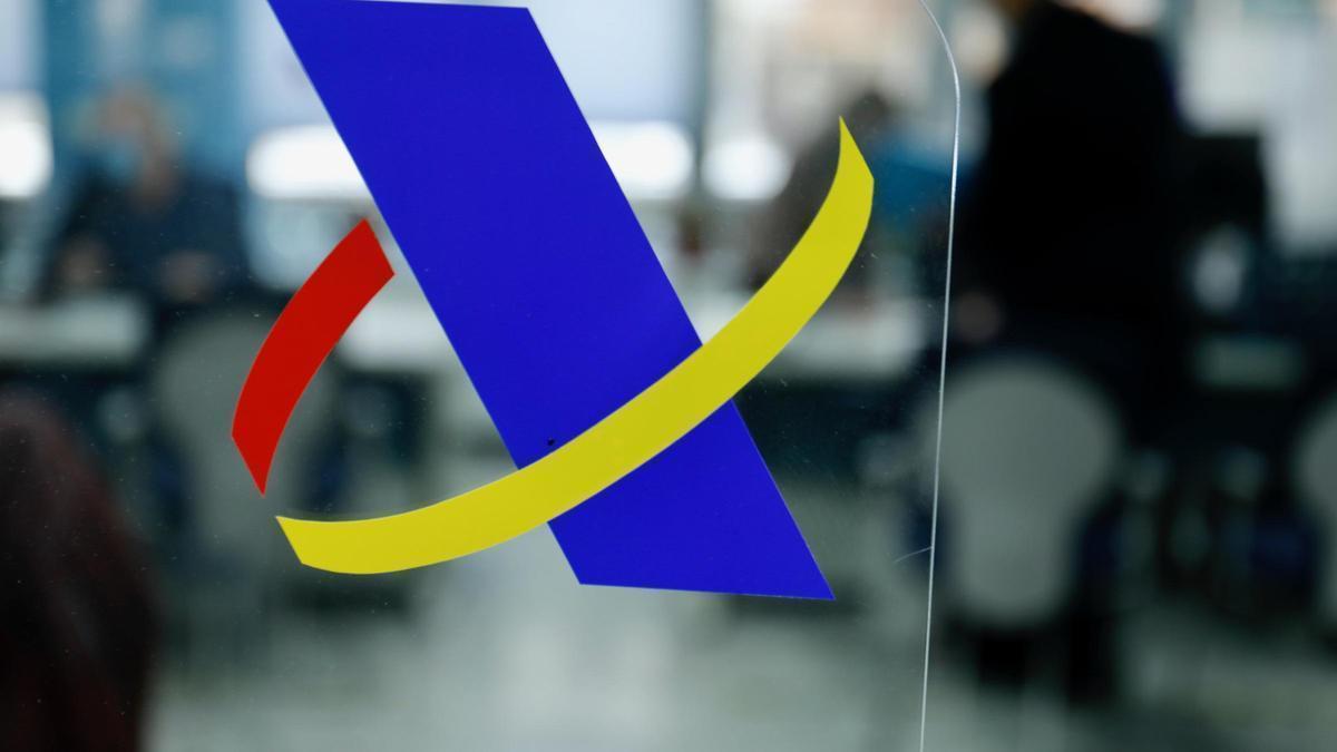 El logo de la Agencia Tributaria en una de sus instalaciones.