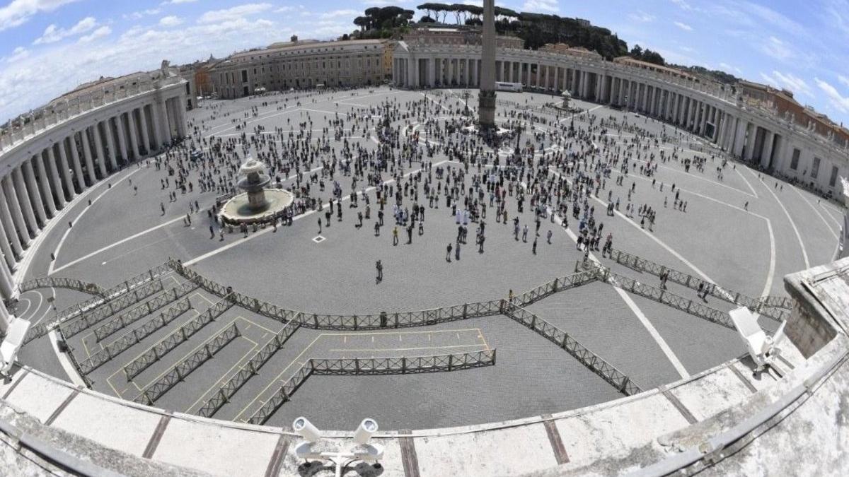 Imagen de la Plaza de San Pedro del Vaticano.