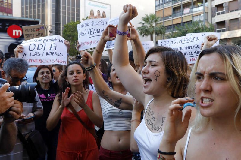 Concentración en protesta por la libertad para 'La manada'