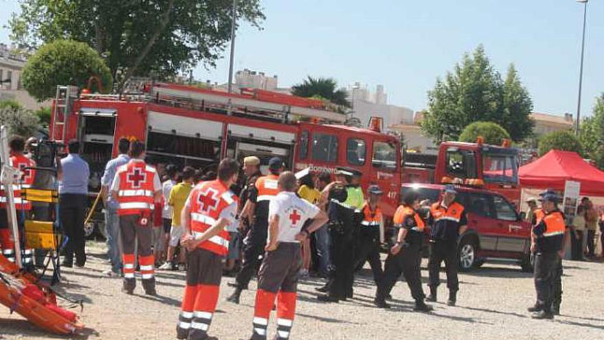 Varios vehículos de emergencias se expusieron al público.