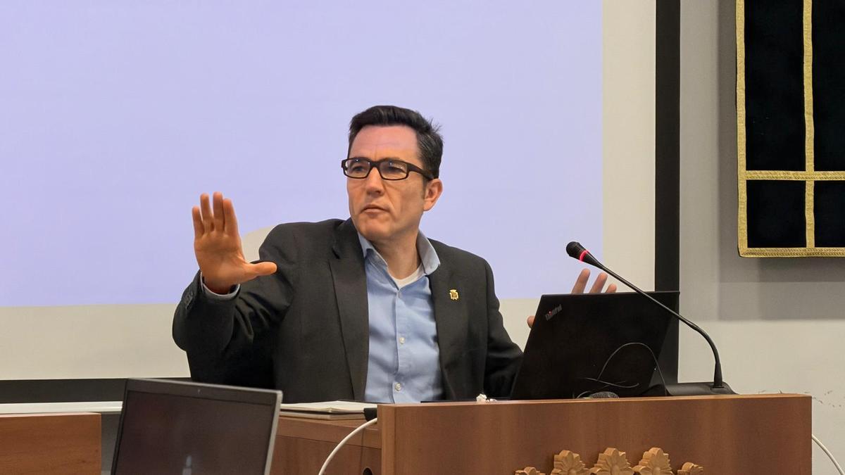 Alcalde de Canet, Pere Antoni, durante el pleno de este viernes.