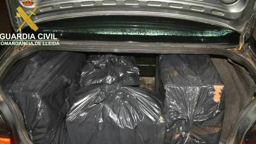 Incautadas en bolsas de basura 1.500 cajetillas de tabaco en Lérida