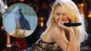Shakira té al balcó una bruixa de mida real orientada a la casa dels seus sogres