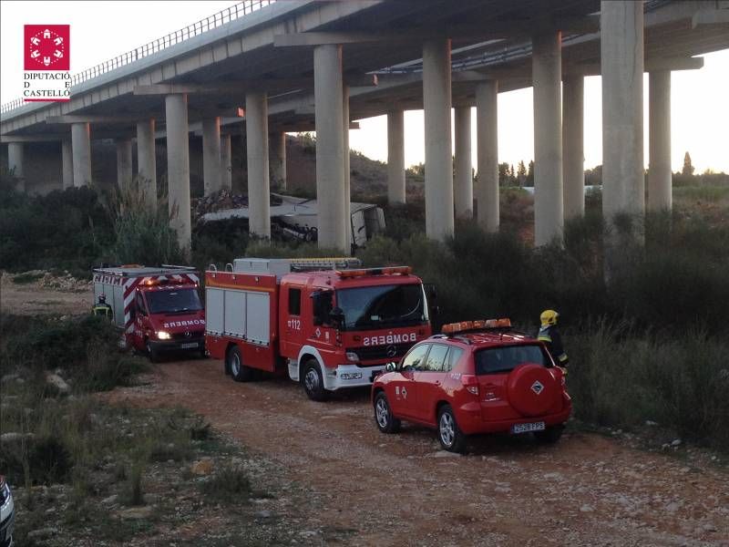 GALERÍA DE FOTOS - Camionero muerto en la AP-7 en Alcalà de Xivert