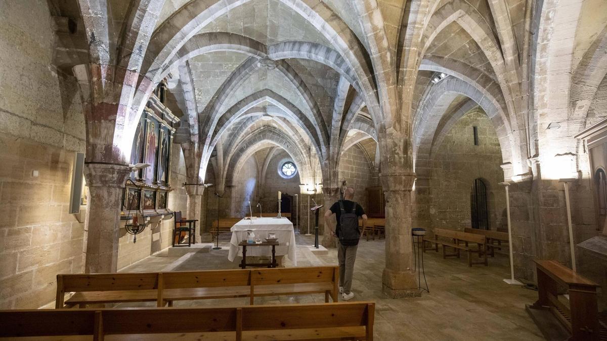 Interior de la iglesia de Santa Creu.