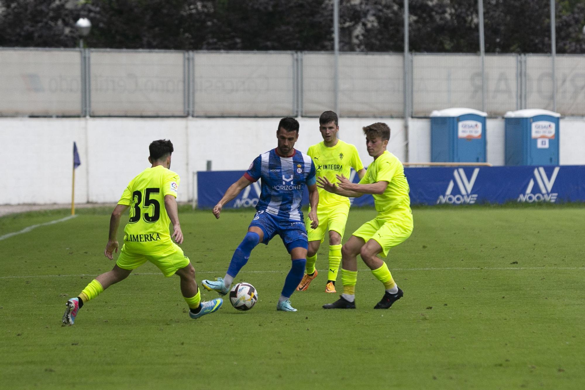 En imágenes: asi fue la victoria del Sporting (0-1) en el Suárez Puerta ante el Real Avilés