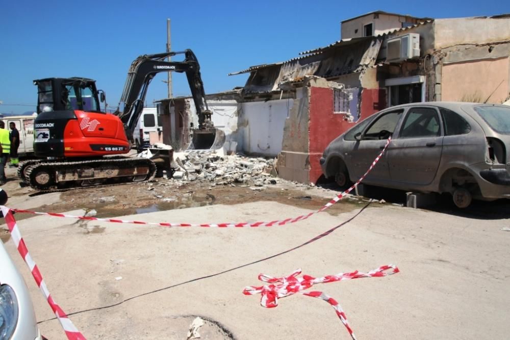 Derribadas las tres casas desalojadas de Son Banya