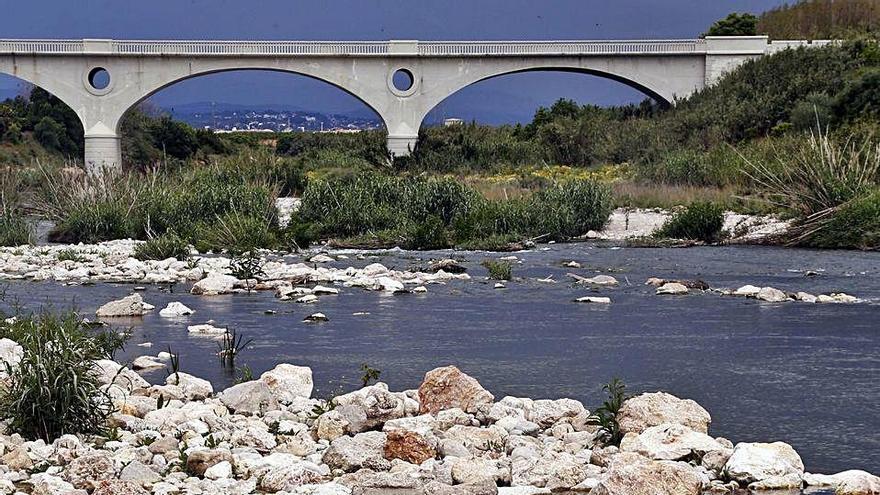 El río Albaida, a su paso por Manuel, luce una imagen envidiable en una fotografía reciente.