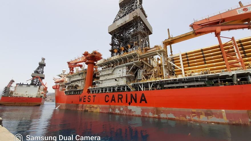 La plataforma ‘West Carina’ llega al Puerto de Las Palmas para cambiar dos hélices propulsoras