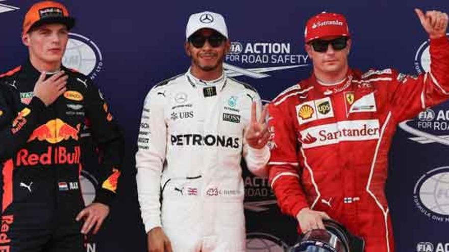 Verstappen, Hamilton y Raikkonen, tras la sesión.