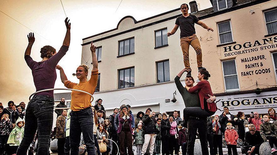 Auch Iren bauen Menschentürme: Siolta Circus aus Dublin.