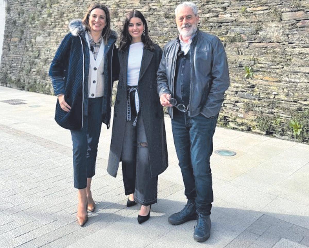 Silvia Jato e Carlos Blanco, coa presentadora do programa, Noelia Rey.