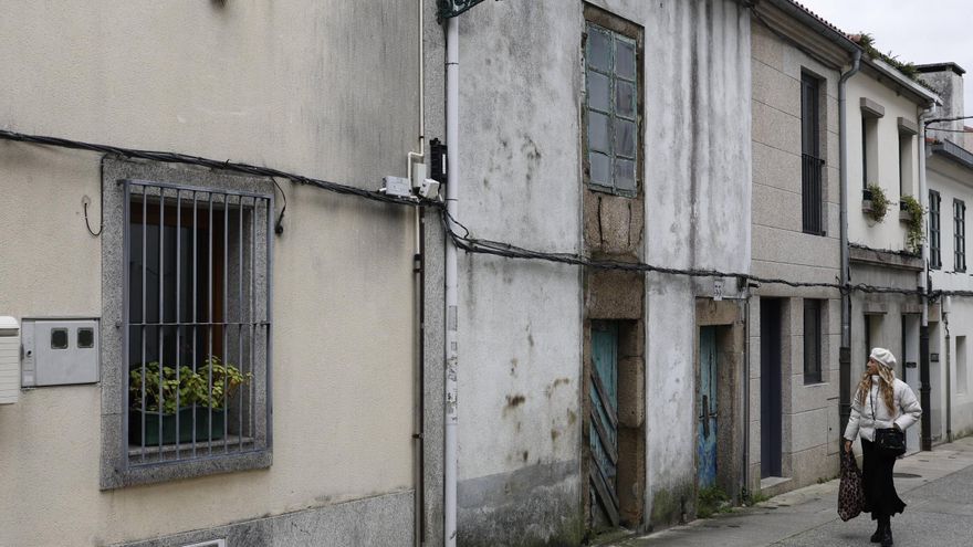 Raxoi recibe seis ofertas por la casa en ruinas del Rexistro de Soares aún en la subasta: Esta es la de mayor precio