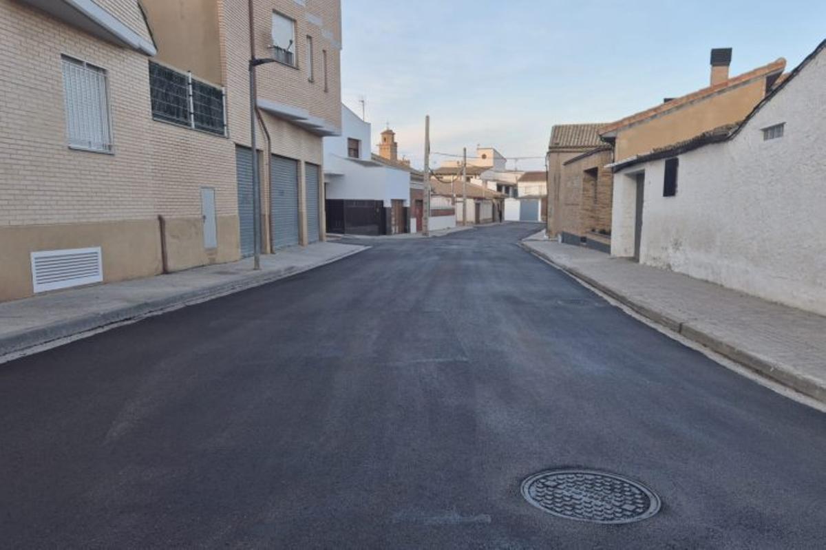 El consistorio ha asfaltado la calle Pignatelli y alrededores. | SERVICIO ESPECIAL