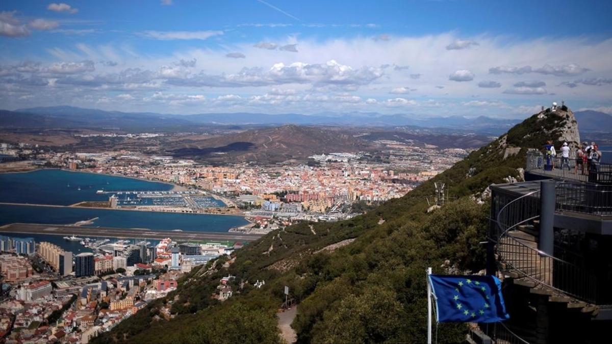 Vista de La Línea de la Concepción desde el Peñon de Gibraltar, el 14 de diciembre del 2016.