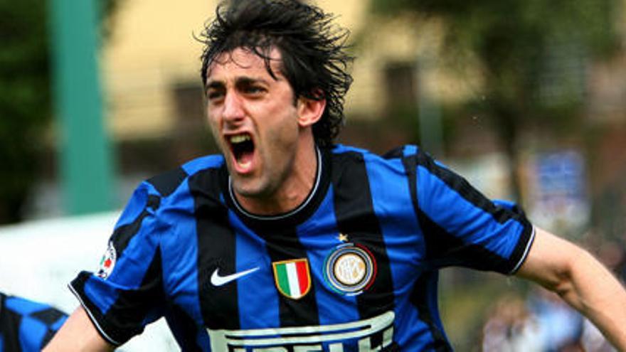 Milito celebra el gol ante el Siena