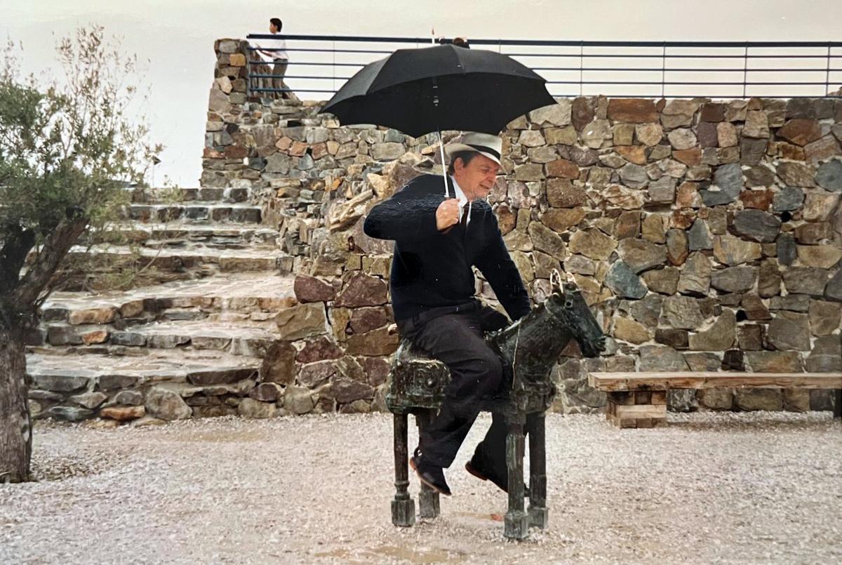 Stefan von Reiswitz en 1992, poco antes de inaugurarse el Parque del Oeste, montado en una de sus obras.