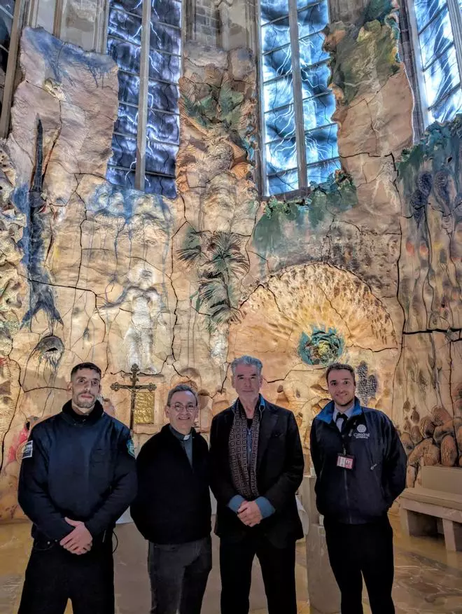 Pierce Brosnan y Helen Mirren visitan la Catedral de Mallorca y la Fundació Miró