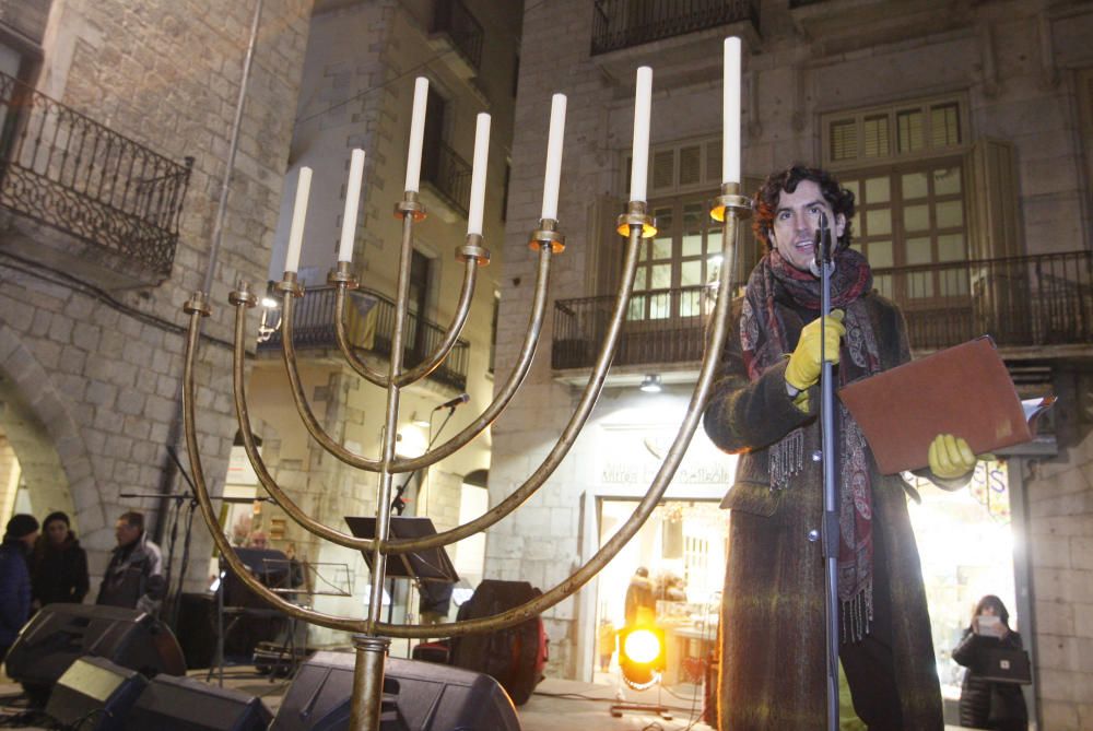 Girona celebra la festa jueva amb l'encensa de Hannukkà