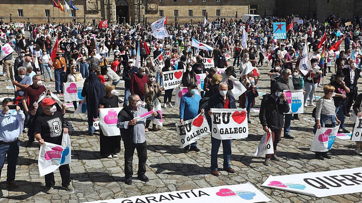 Concentración a favor do galego, onte, en Santiago. |   // XOÁN ÁLVAREZ