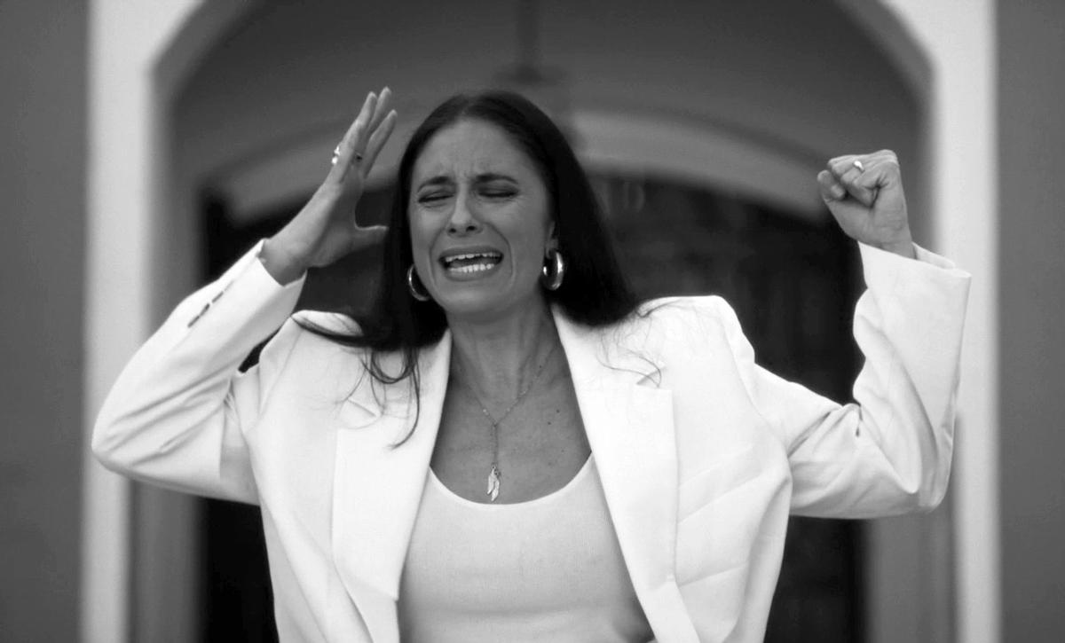 La artista María Peláe que interpreta la canción original de la película