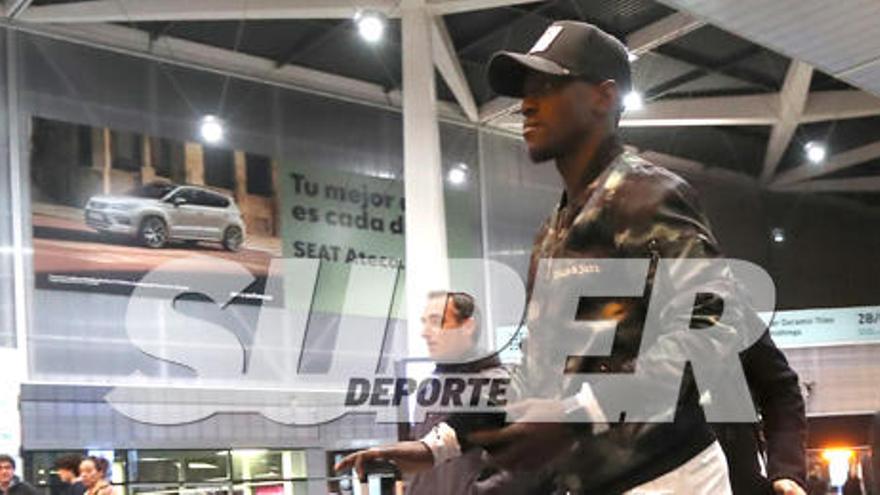 Boateng, en la estación de AVE. / I.Hernández