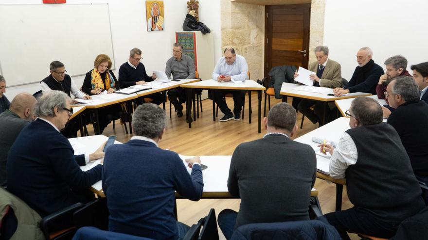 Una reunión de presidentes de cofradías y hermandades de Semana Santa de Zamora. | J.L.F.