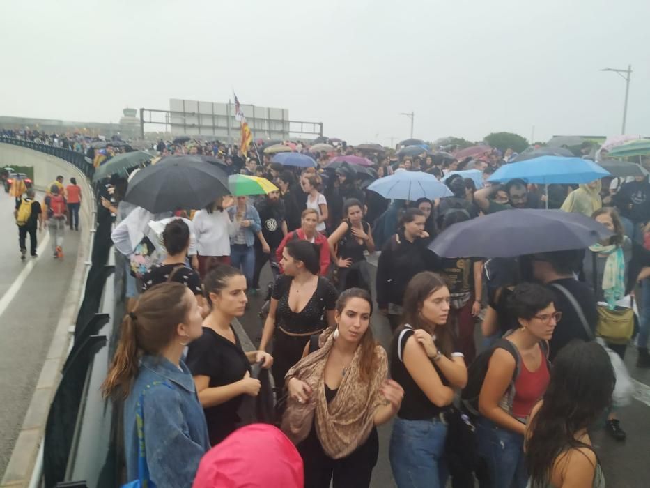 Protesta a l'aeroport del Prat convocada per Tsunami Democràtic