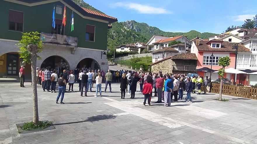 La concentración ante el Ayuntamiento.