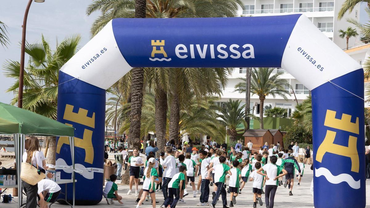 Todas las imágenes de la carrera solidaria para ayudar a los niños hospitalizados de Ibiza y Formentera