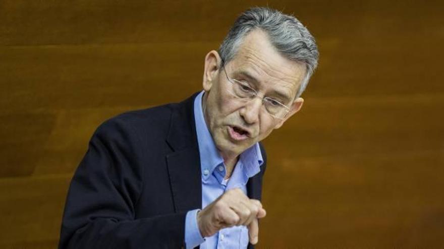 Antonio Torres critica el «descontrol» y Hacienda justifica todos los pagos