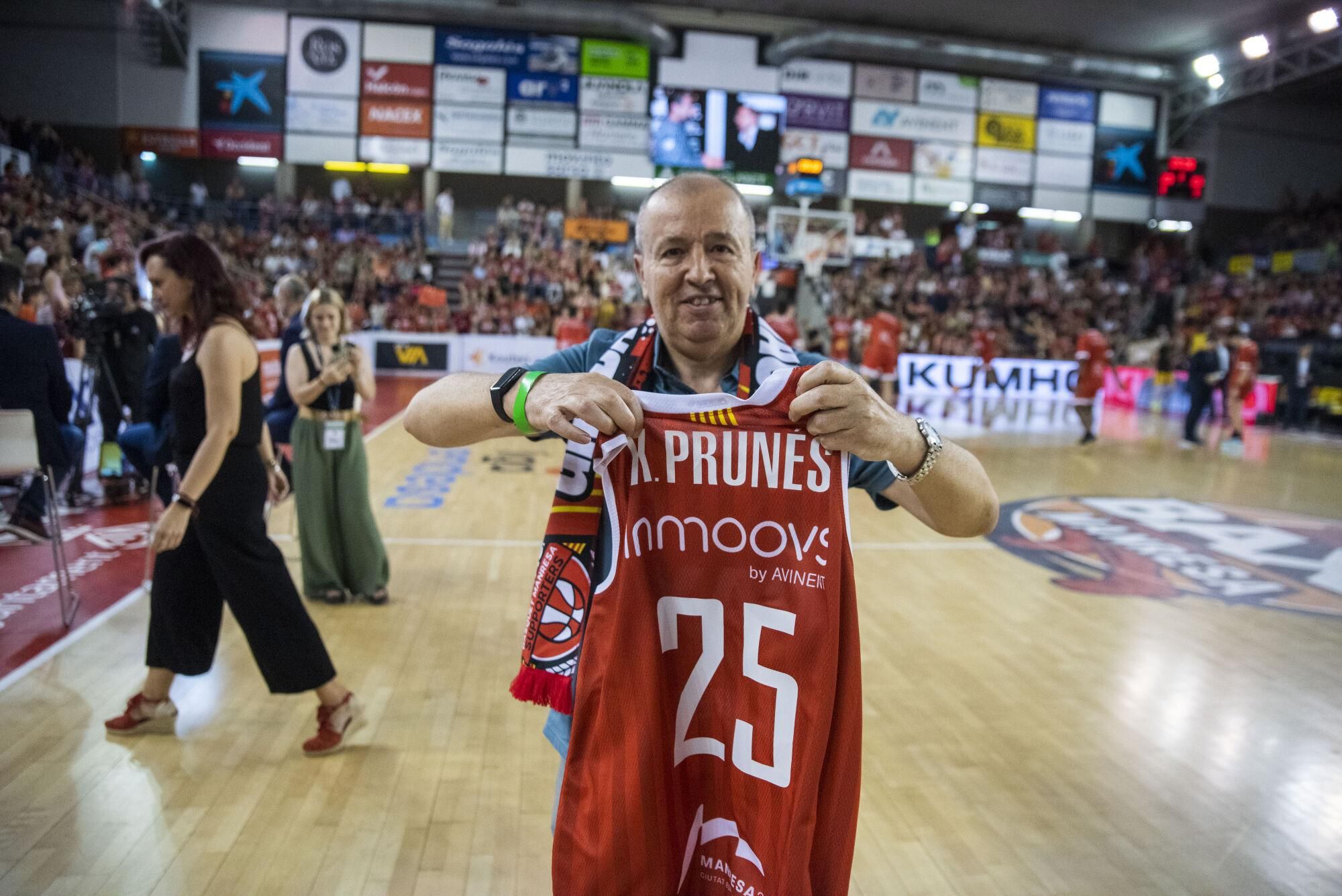 El Baxi homenatja Xavier Prunés per 37 anys de cròniques i seguiment