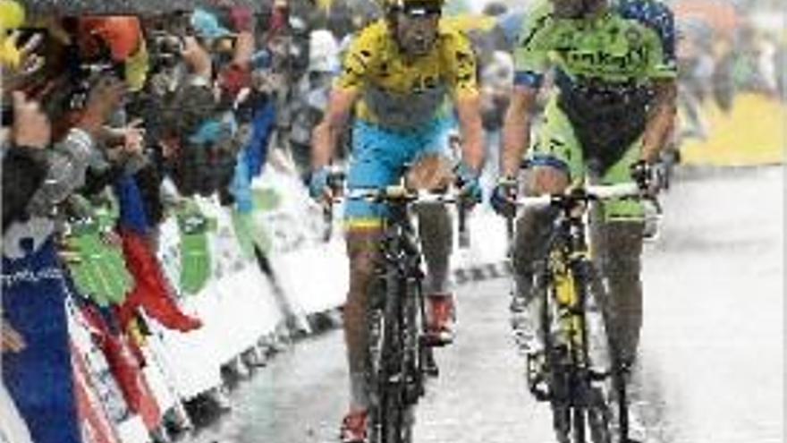 Nibali i Contador van començar el seu duel a la muntanya